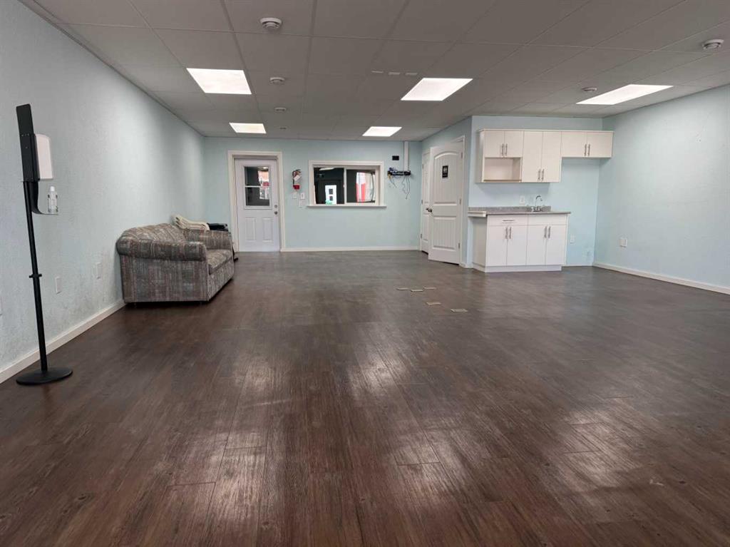 Picture for 141 5 Avenue W