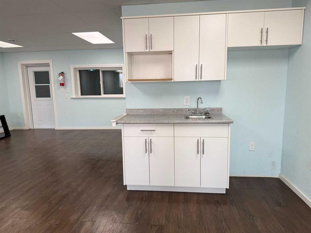 Picture for 141 5 Avenue W
