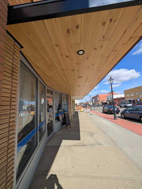 Picture for Main Floor, 524 3 Street SE