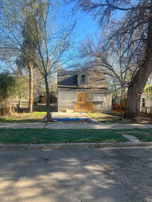 Picture for 646 8 Street SE