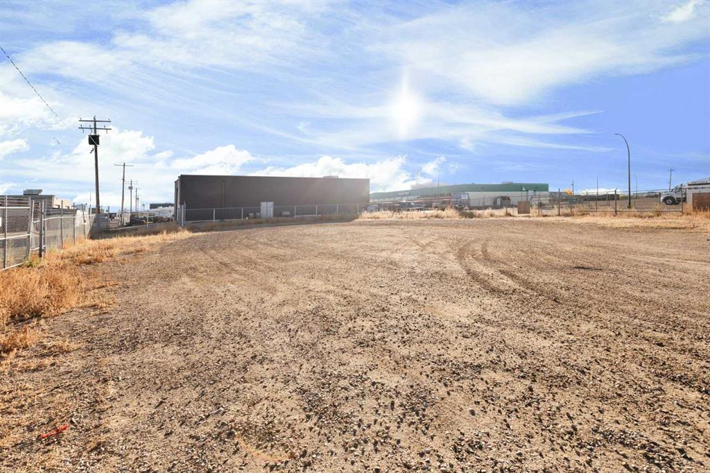 Picture for 774 16 Street SW