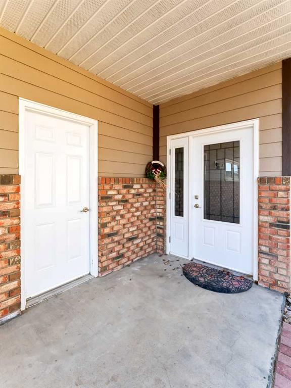 Picture for 114 Centennial Park Crescent E