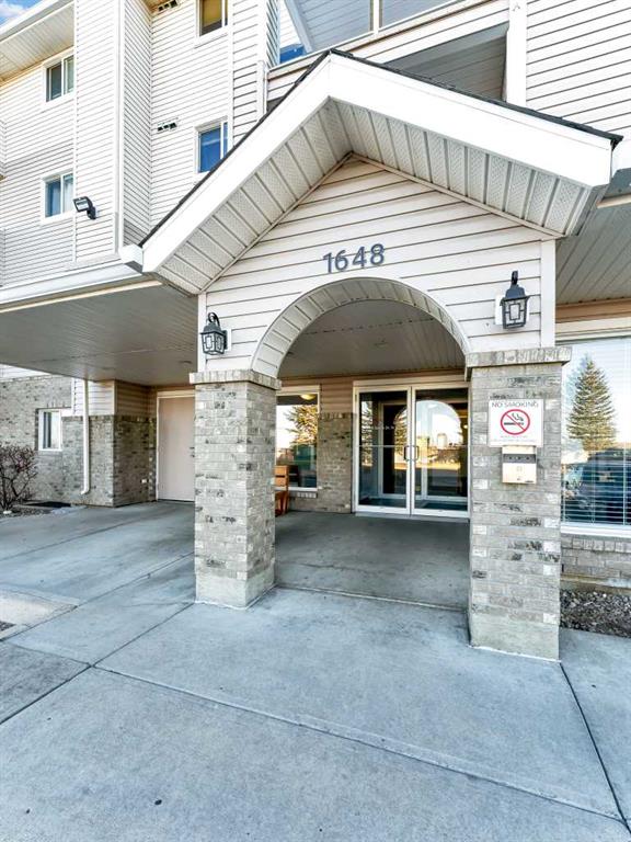 Picture for 101, 1648 Saamis Drive NW