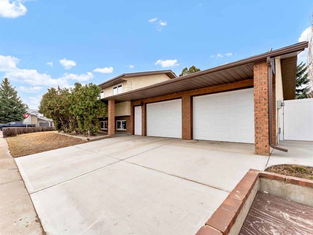 Picture for 2 Rae Crescent SE