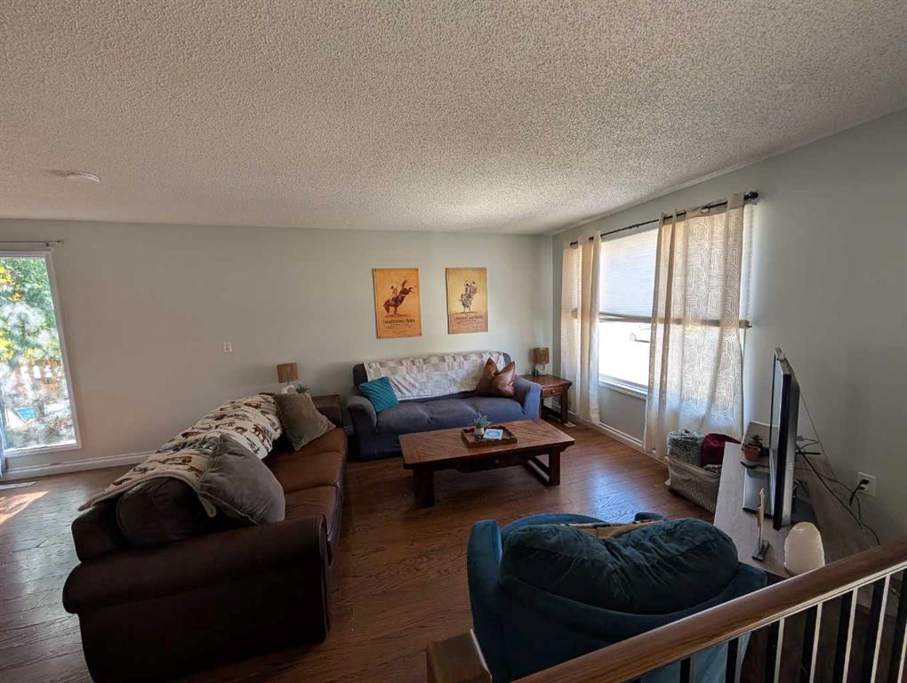 Picture for 52 Collins Crescent SE