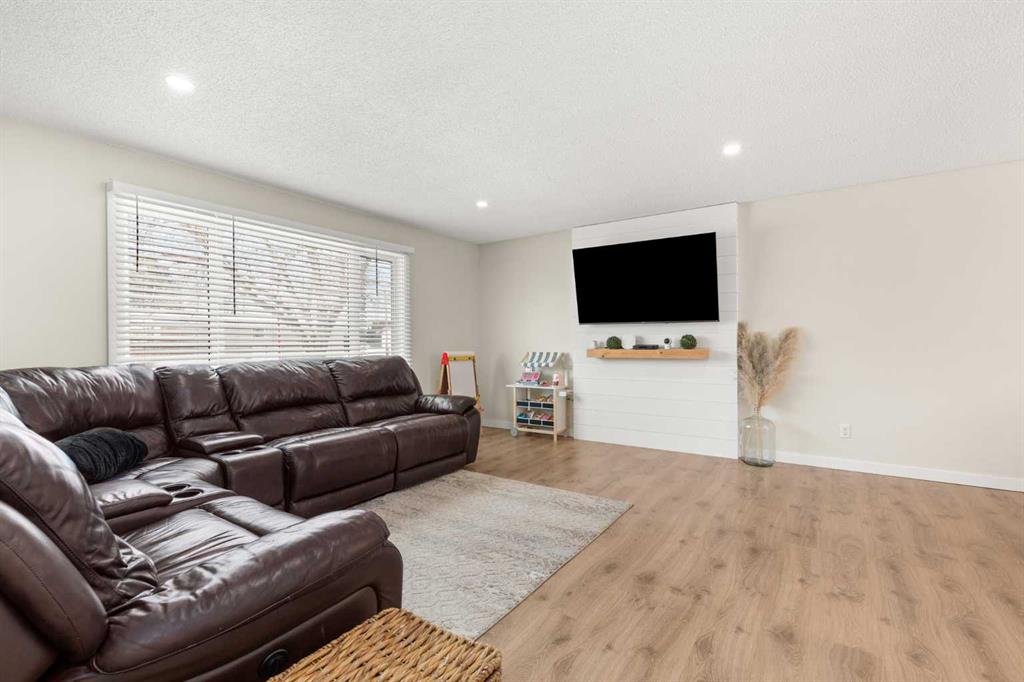 Picture for 888 20 Street NE