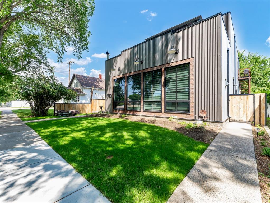 Picture for 170 2 Street NW