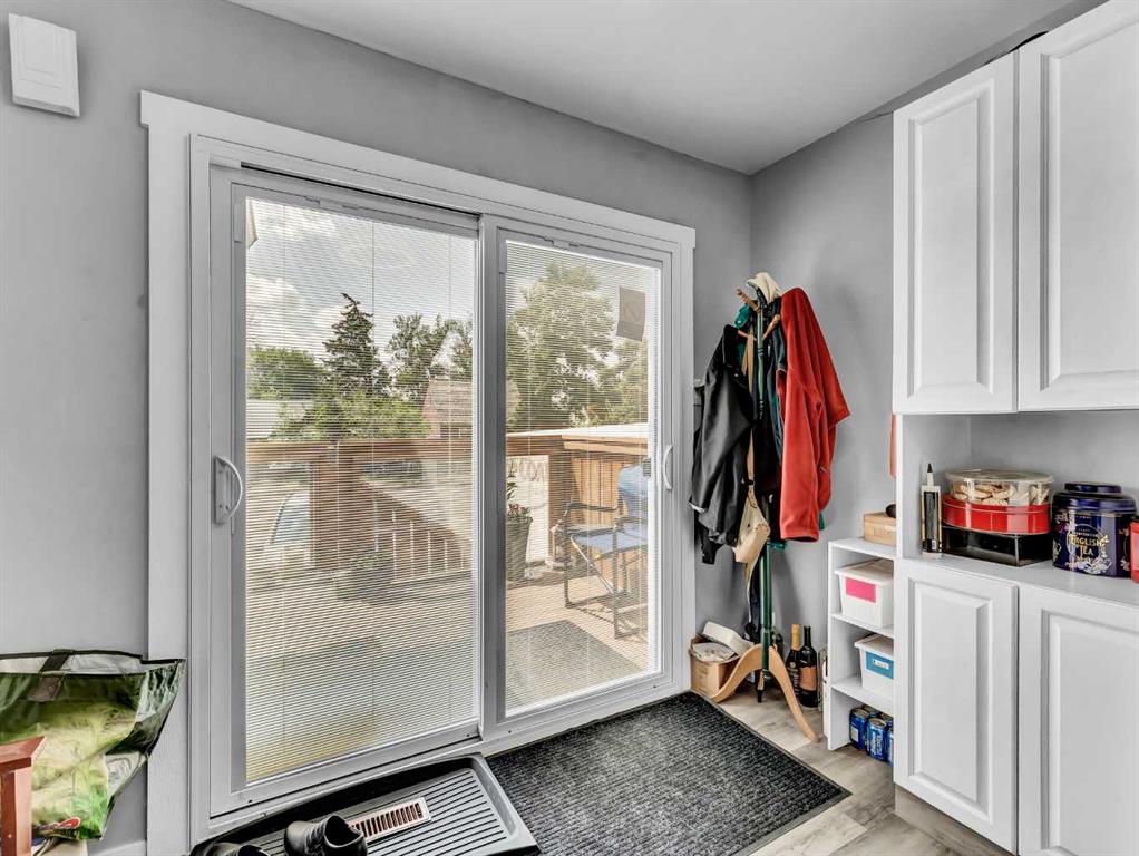 Picture for 215 4 Street SE