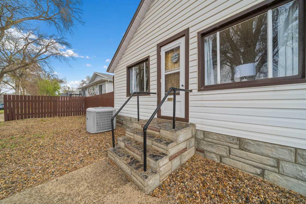 Picture for 801B 2 Street SE