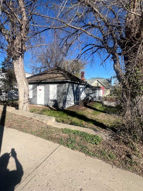Picture for 74 2 Street SE