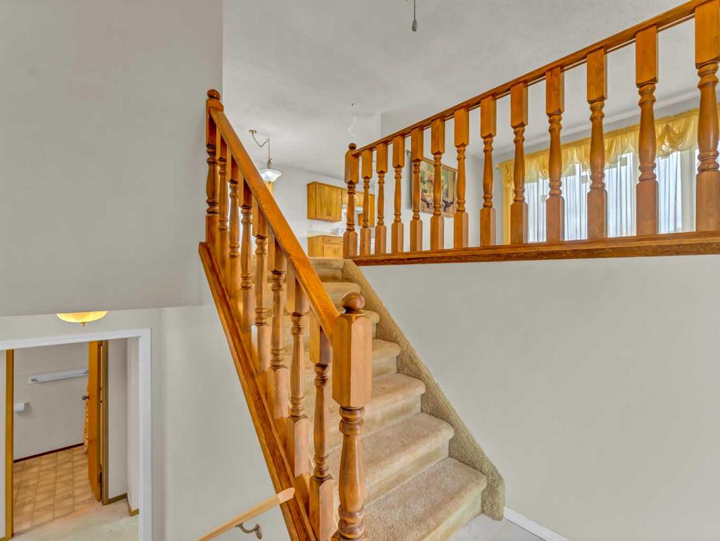 Picture for 39 Rae Crescent SE