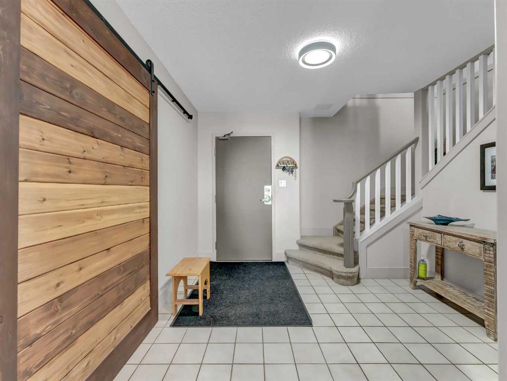 Picture for 421, 1535 Southview Drive SE