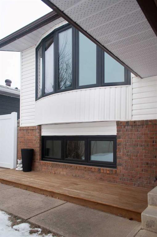 Picture for 8 Rideau Close SE