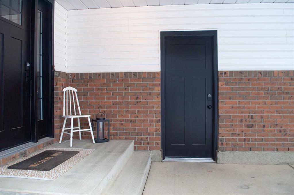 Picture for 8 Rideau Close SE