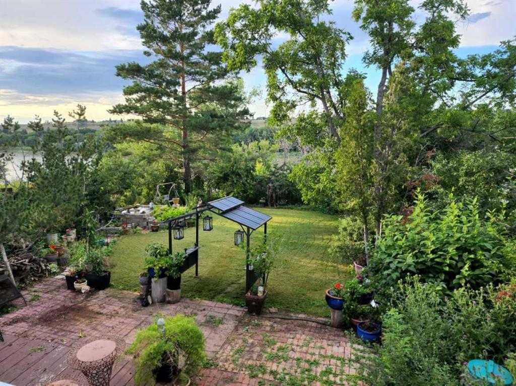 Picture for 176 1 Street SW