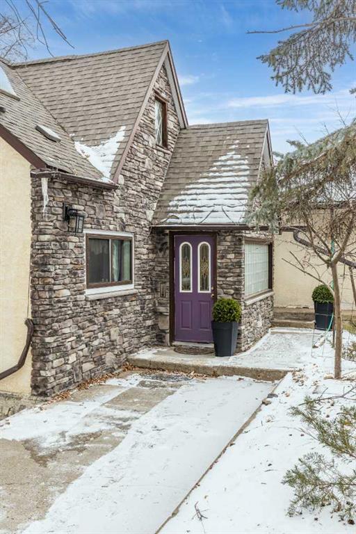 Picture for 176 1 Street SW