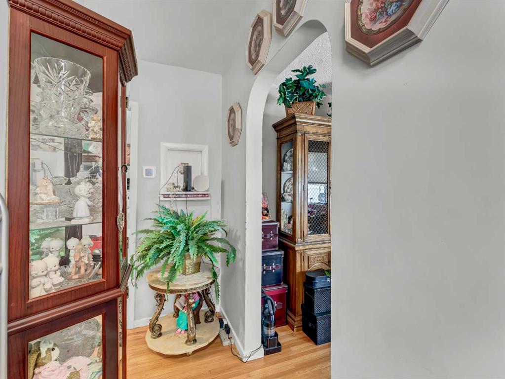 Picture for 237 7 Street SW