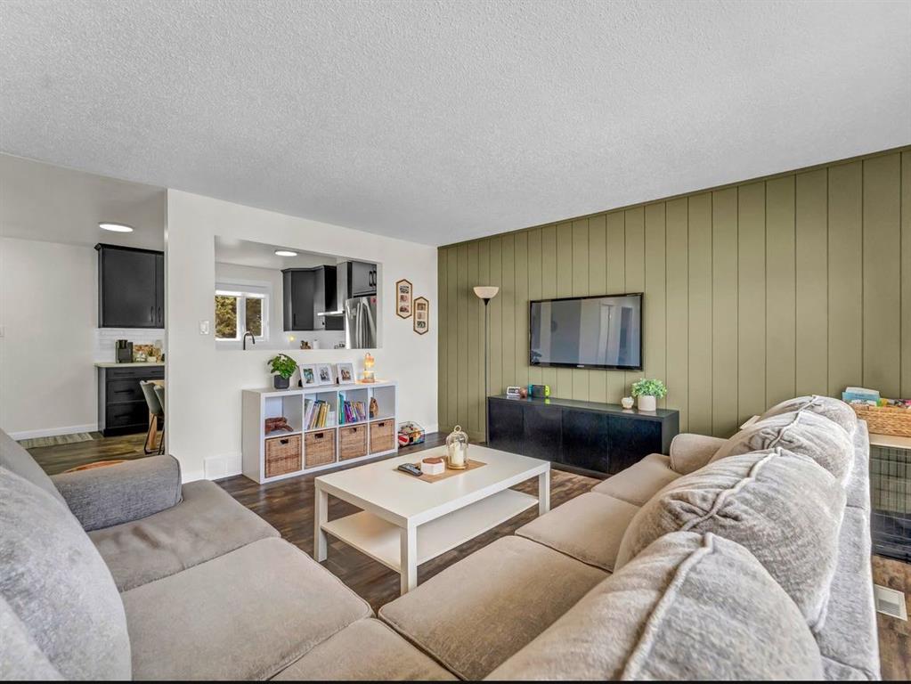 Picture for 537 18 Street NE