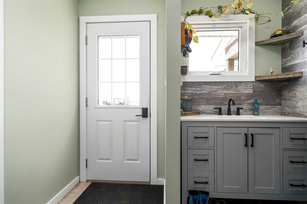 Picture for 104040 Range Road 111  