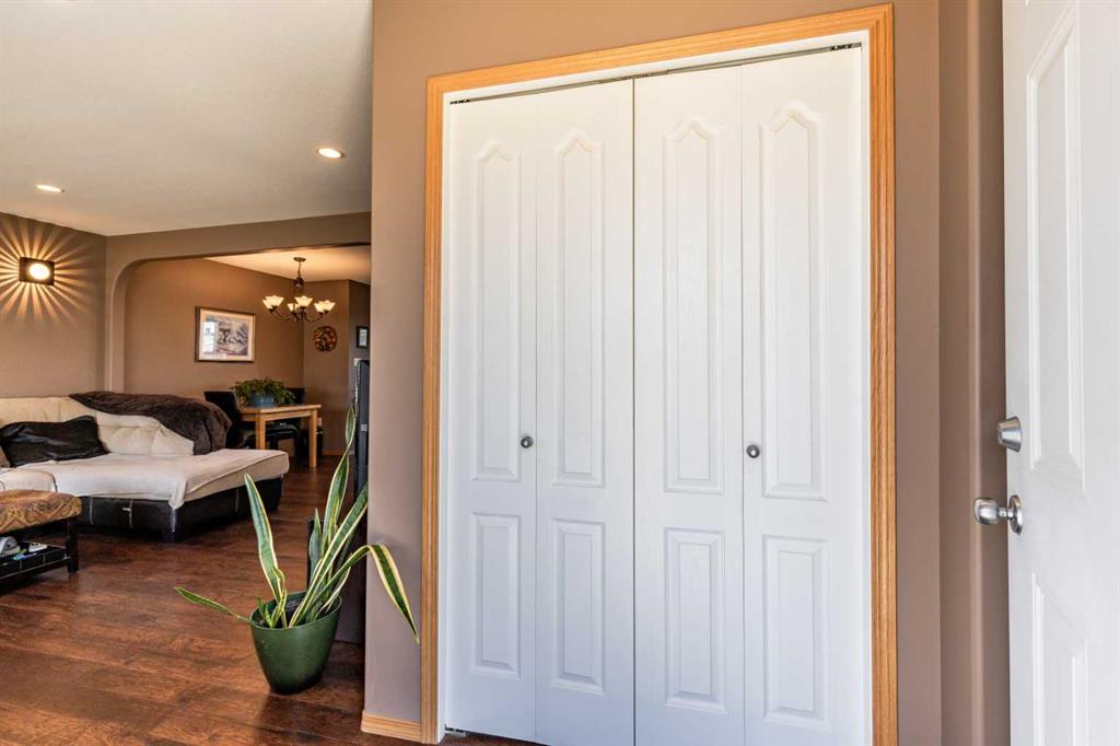 Picture for 2, 128 3 Street NE