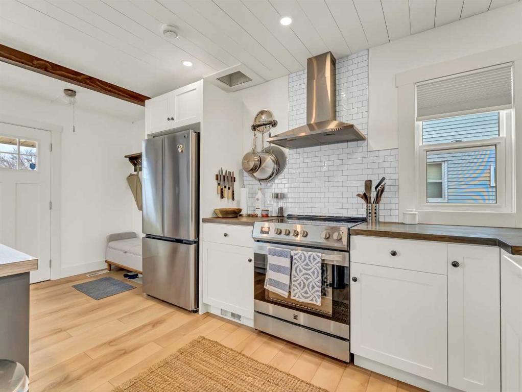 Picture for 167 12 Street SE