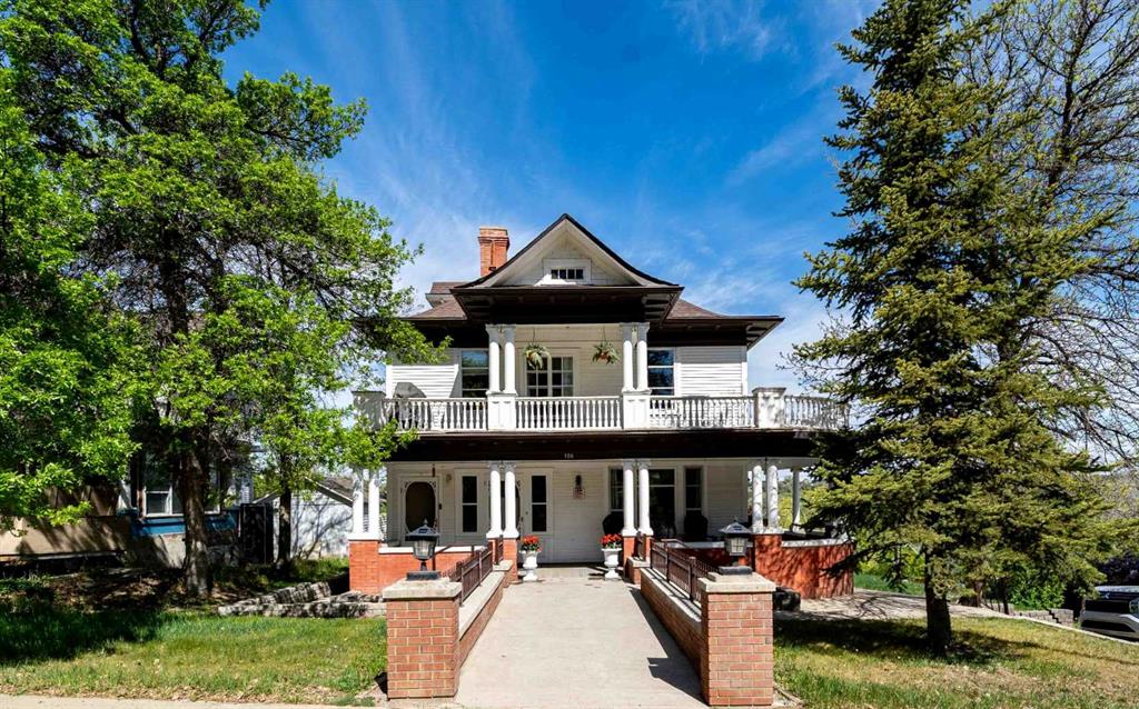 Picture for 106 3 Street SE