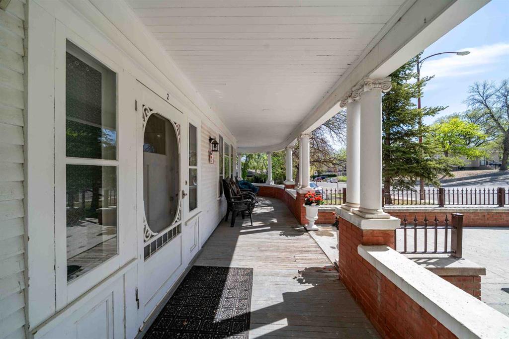 Picture for 106 3 Street SE