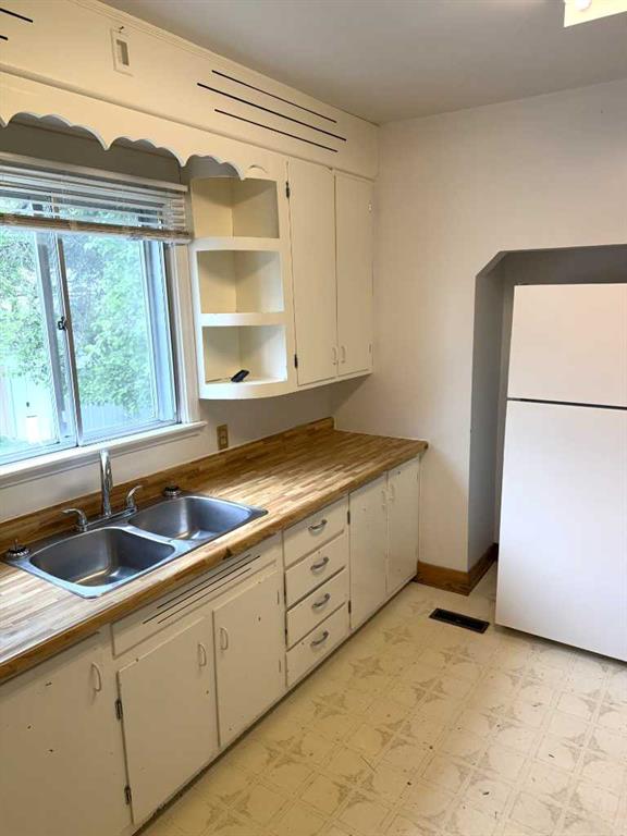 Picture for 46 2 Street NW