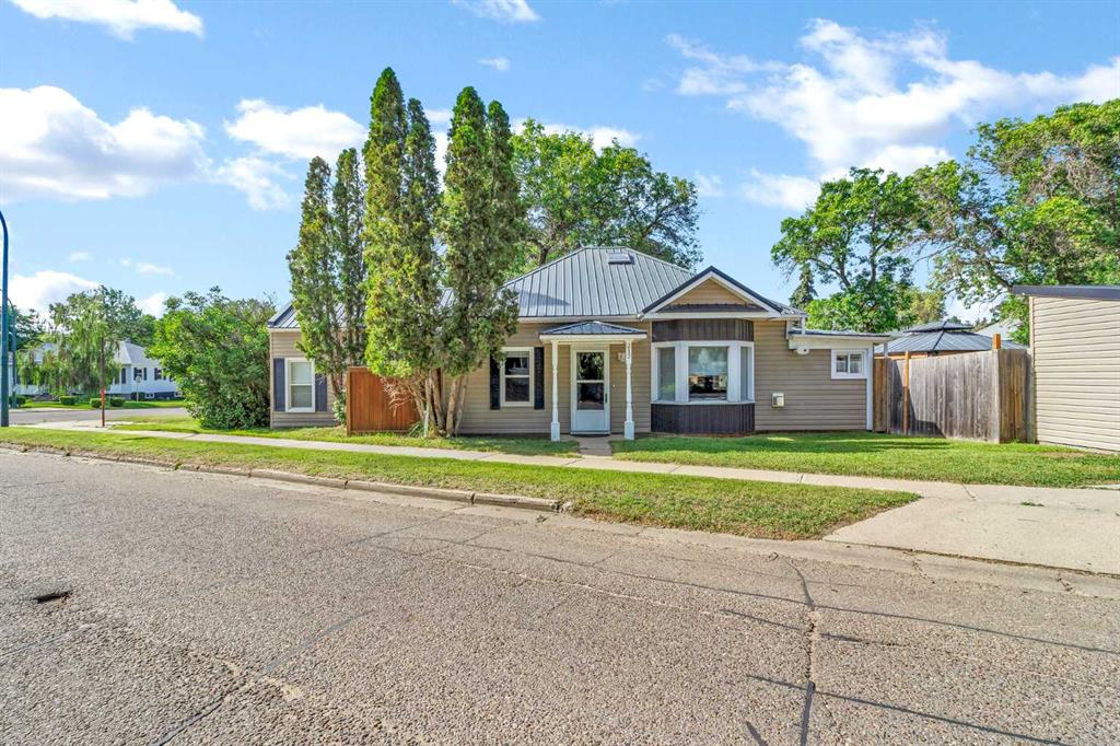 Picture for 212 6 Street SE