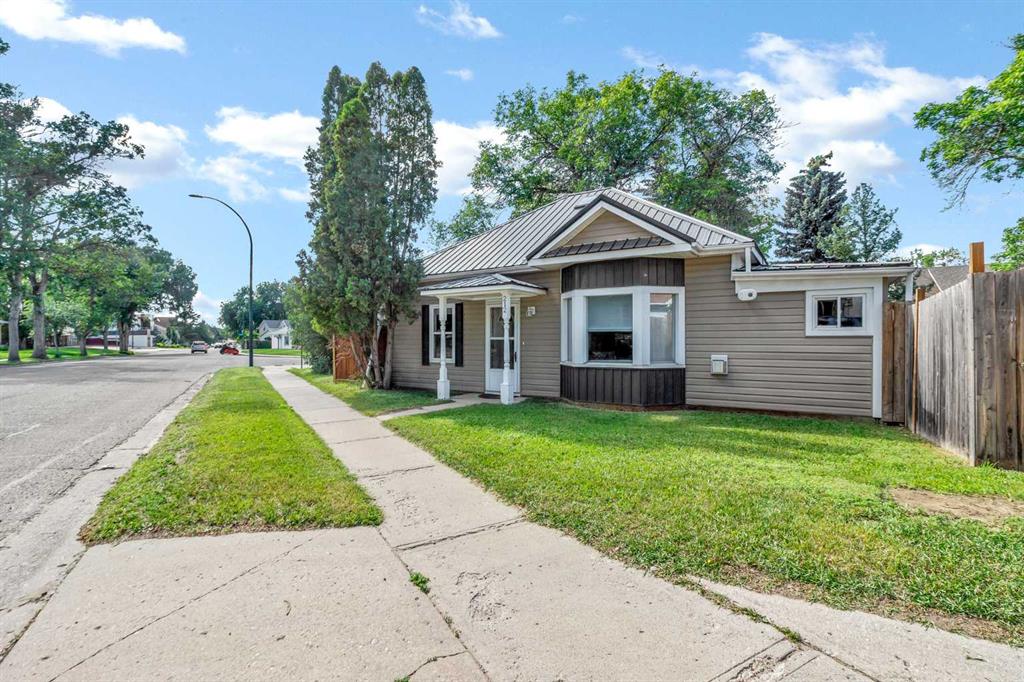 Picture for 212 6 Street SE
