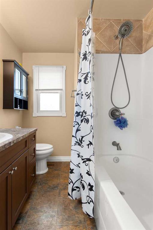 Picture for 417 2 Street SE https://www.cirrealty.ca/reb/mhreb/9/A2265349_16.jpg