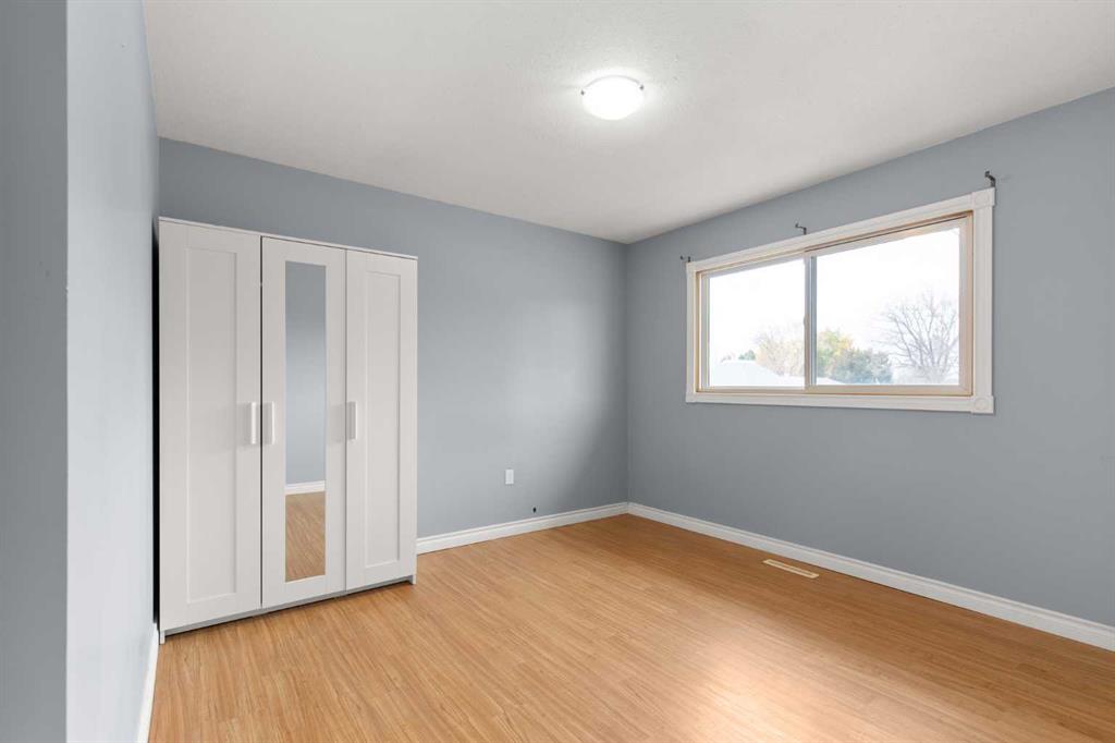 Picture for 417 2 Street SE https://www.cirrealty.ca/reb/mhreb/9/A2265349_18.jpg