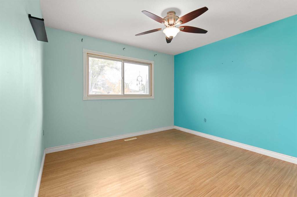 Picture for 417 2 Street SE https://www.cirrealty.ca/reb/mhreb/9/A2265349_20.jpg