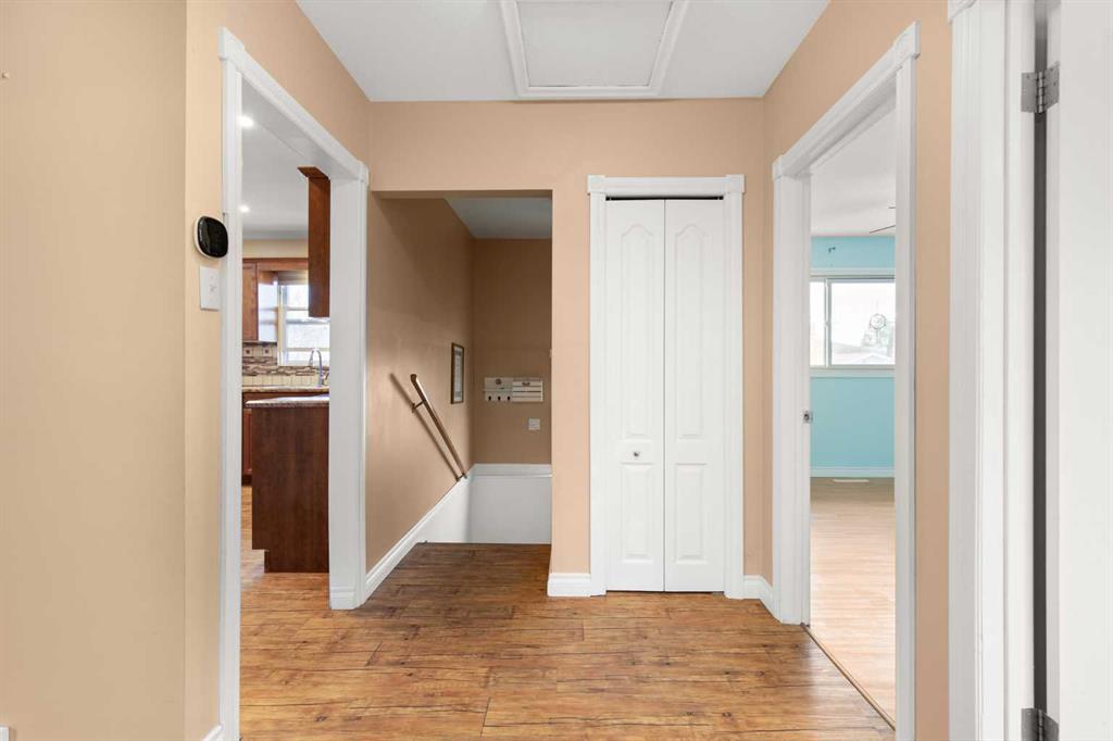 Picture for 417 2 Street SE https://www.cirrealty.ca/reb/mhreb/9/A2265349_22.jpg