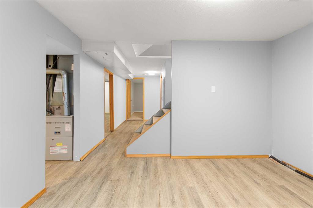 Picture for 417 2 Street SE https://www.cirrealty.ca/reb/mhreb/9/A2265349_24.jpg