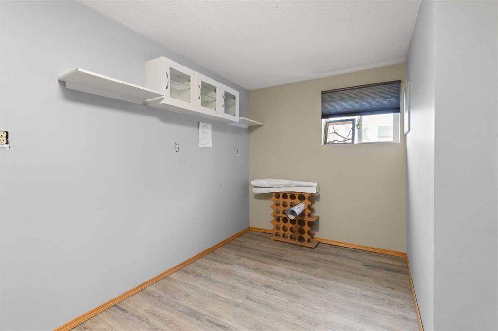 Picture for 417 2 Street SE https://www.cirrealty.ca/reb/mhreb/9/A2265349_26.jpg