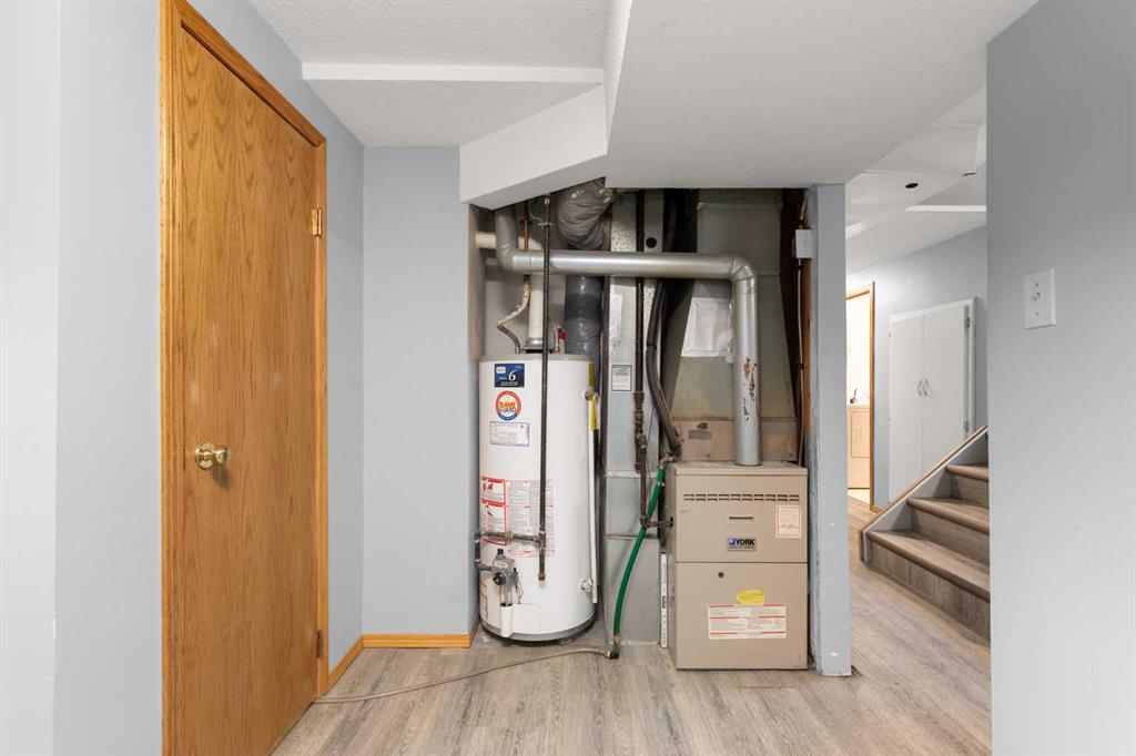 Picture for 417 2 Street SE https://www.cirrealty.ca/reb/mhreb/9/A2265349_29.jpg