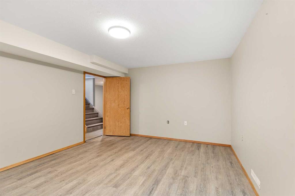 Picture for 417 2 Street SE https://www.cirrealty.ca/reb/mhreb/9/A2265349_31.jpg