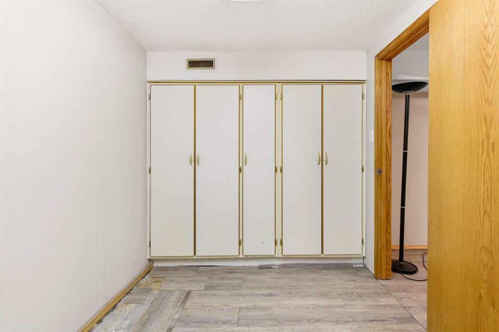 Picture for 417 2 Street SE https://www.cirrealty.ca/reb/mhreb/9/A2265349_32.jpg