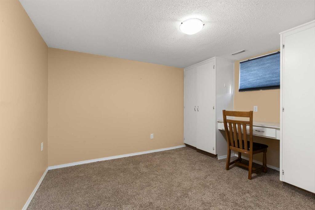 Picture for 417 2 Street SE https://www.cirrealty.ca/reb/mhreb/9/A2265349_34.jpg