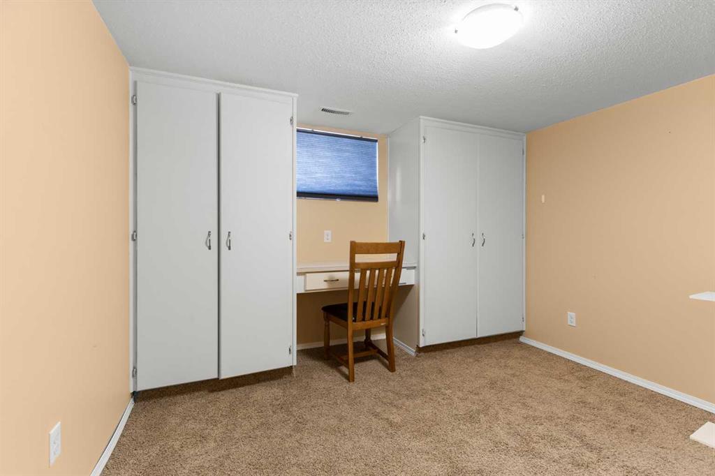 Picture for 417 2 Street SE https://www.cirrealty.ca/reb/mhreb/9/A2265349_35.jpg