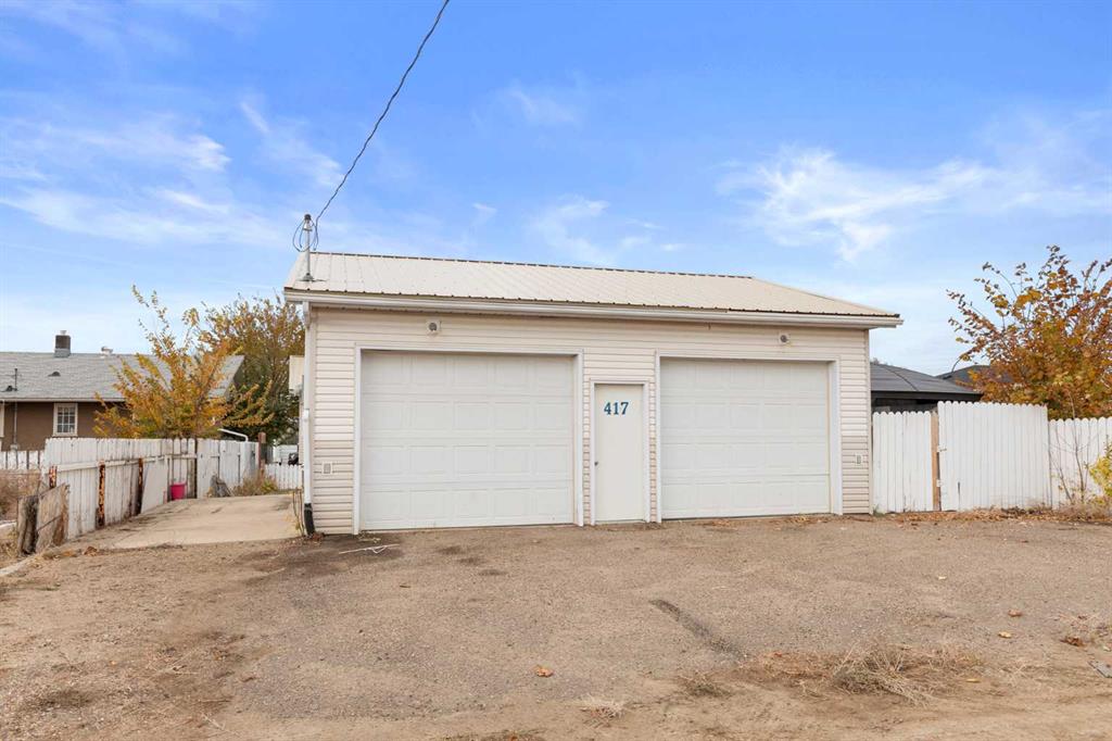 Picture for 417 2 Street SE https://www.cirrealty.ca/reb/mhreb/9/A2265349_36.jpg
