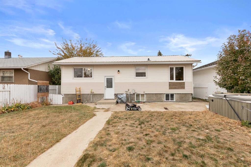 Picture for 417 2 Street SE https://www.cirrealty.ca/reb/mhreb/9/A2265349_39.jpg