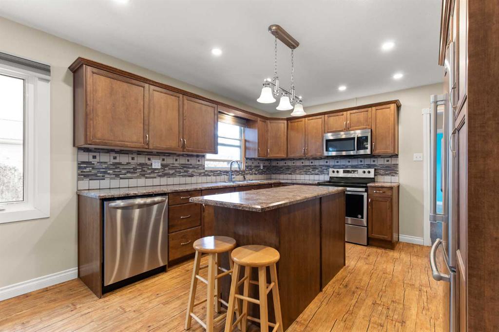 Picture for 417 2 Street SE https://www.cirrealty.ca/reb/mhreb/9/A2265349_8.jpg