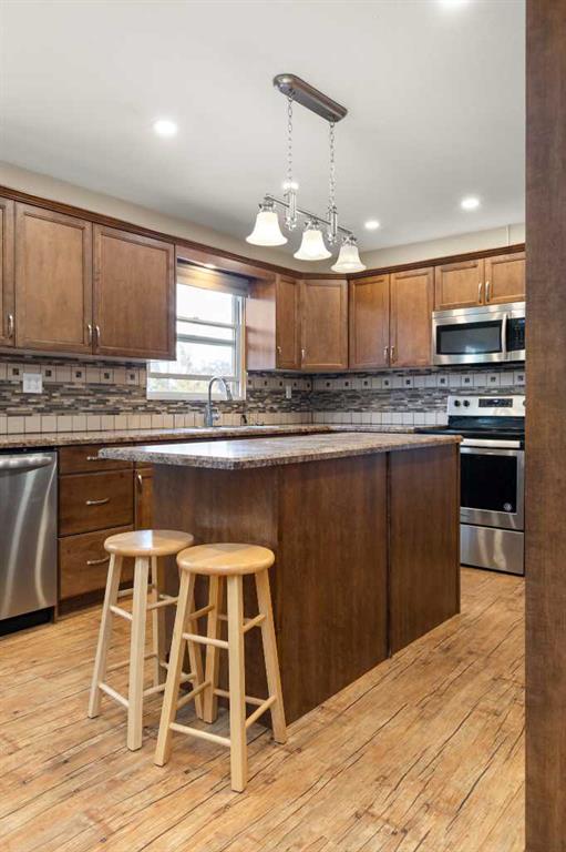 Picture for 417 2 Street SE https://www.cirrealty.ca/reb/mhreb/9/A2265349_9.jpg