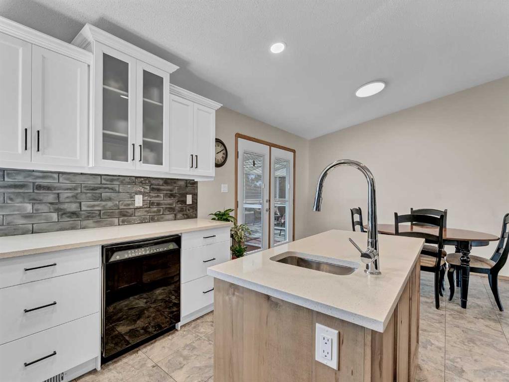 Picture for 35 Heritage Court NE https://www.cirrealty.ca/reb/mhreb/9/A2266619_14.jpg