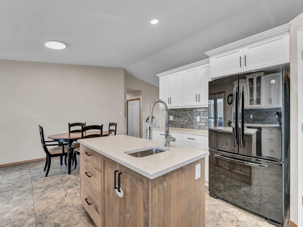 Picture for 35 Heritage Court NE https://www.cirrealty.ca/reb/mhreb/9/A2266619_15.jpg