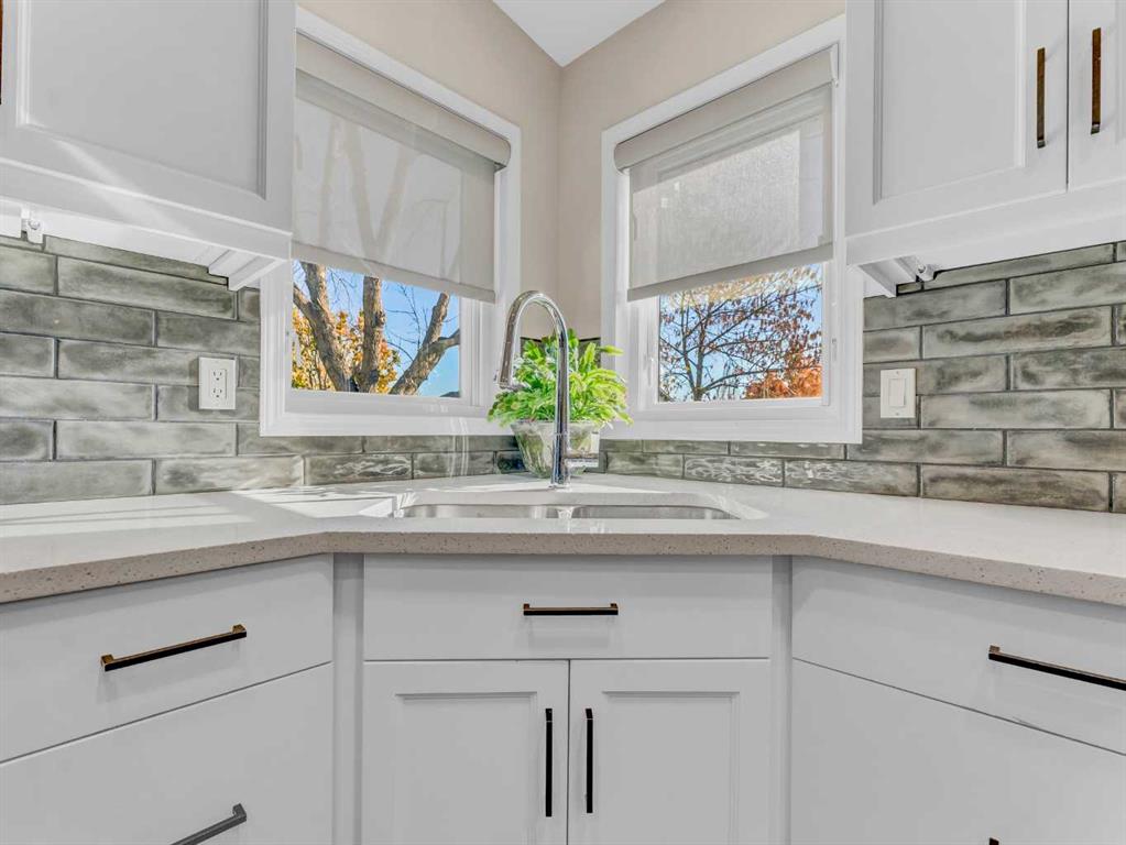 Picture for 35 Heritage Court NE https://www.cirrealty.ca/reb/mhreb/9/A2266619_16.jpg