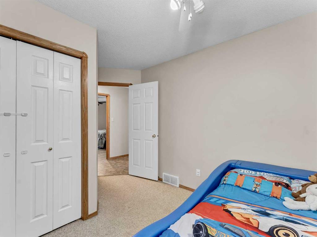 Picture for 35 Heritage Court NE https://www.cirrealty.ca/reb/mhreb/9/A2266619_20.jpg