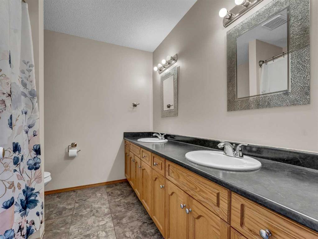 Picture for 35 Heritage Court NE https://www.cirrealty.ca/reb/mhreb/9/A2266619_26.jpg